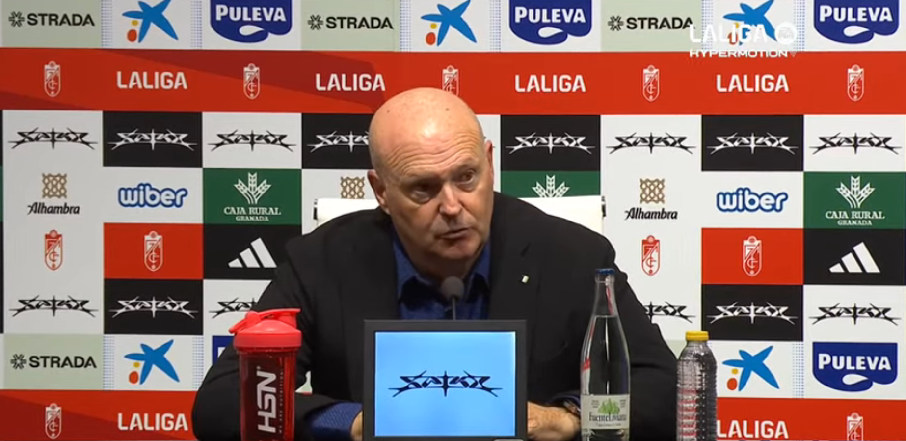 El entrenador del Tenerife, Pepe Mel, compareció en sala de prensa tras la dura derrota de su equipo ante el Granada. El técnico se sinceró sobre el mal partido de su equipo y dejó una frase un tanto llamativa: "Con perdón de las señoras y señoritas, me encargaré de meterles el dedo en el culo para que espabilen".