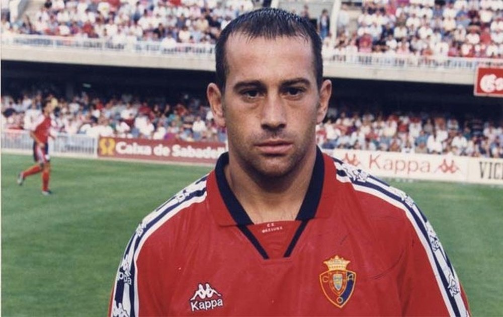 Imagen de Pizo Gómez con el Osasuna en los años 90.
