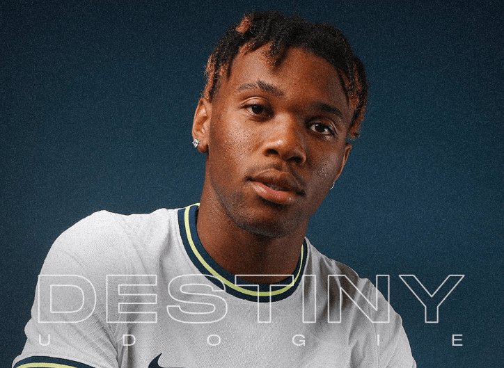 El Tottenham anunció la contratación de Destiny Udogie