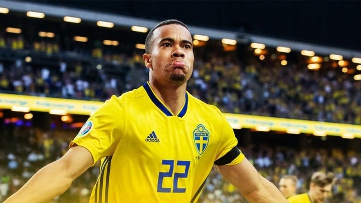 Suecia acelera y golea por el segundo puesto