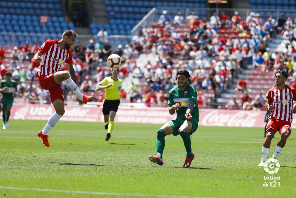 El Almería superó al Elche en un partido con ocho goles. LaLiga
