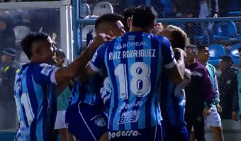Tucumán se asienta en el liderato con la goleada sobre Barracas. EFE