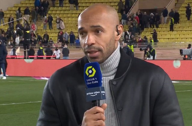 Thierry Henry tacle le PSG pour sa gestion du cas Messi. Captura/PrimeVideoSport