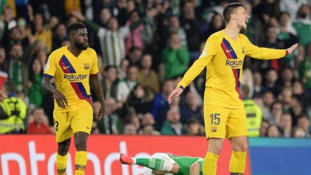 A possibilidade de renovar Umtiti ganha força no Barça. EFE