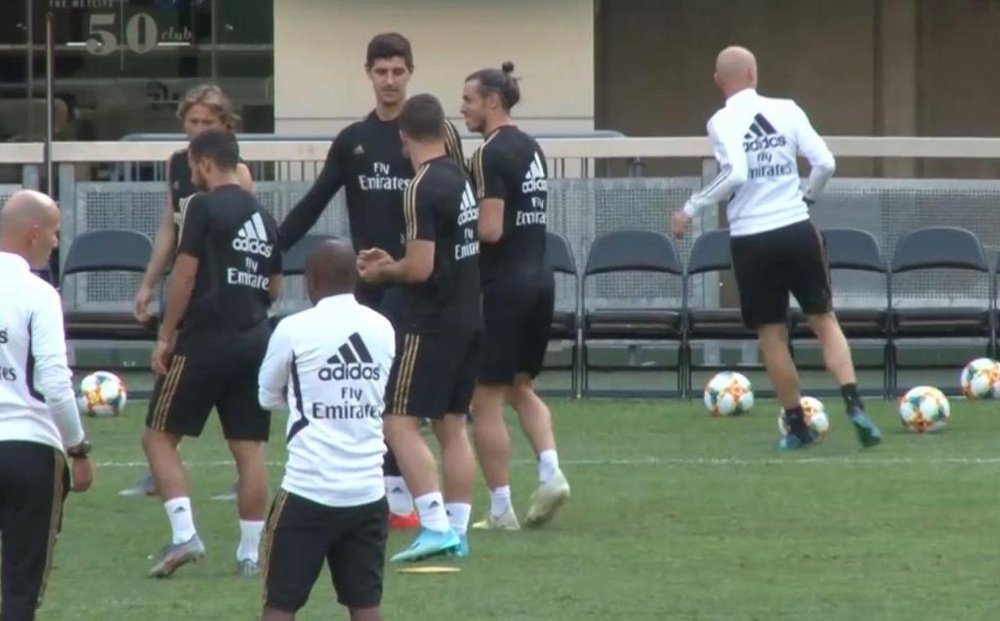 Bale surpreendeu ao ser visto entre risos e brincadeiras durante treino. Captura/RealMadrid