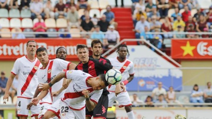 Ba por Manucho, única novedad en la convocatoria del Rayo para Cádiz