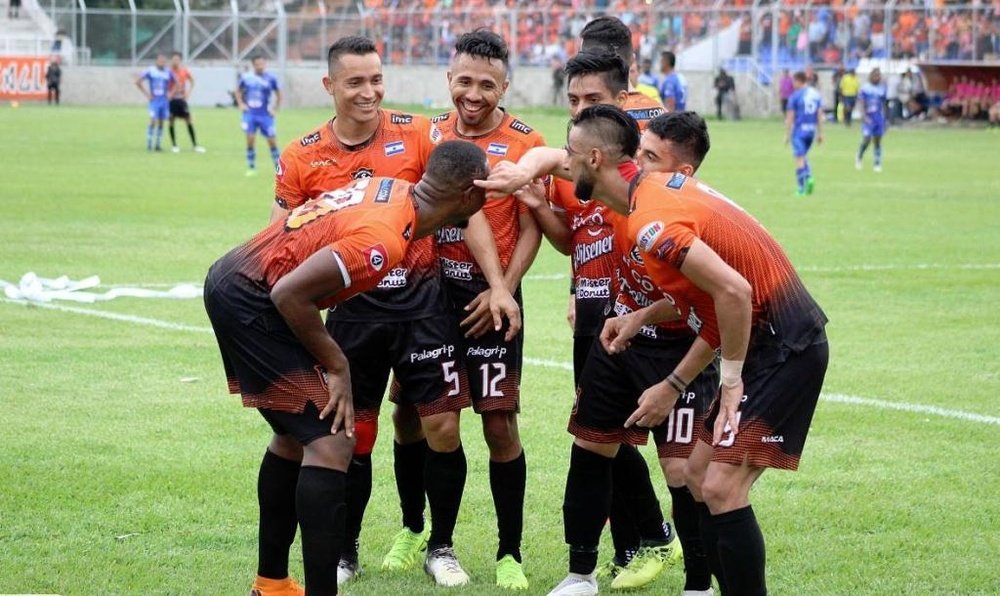 Águila saca petróleo en el primer asalto. Twitter/cdaguilaoficial