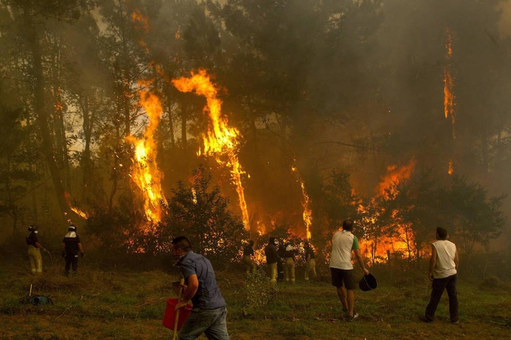 Los incendios siguen azotando Galicia. EFE