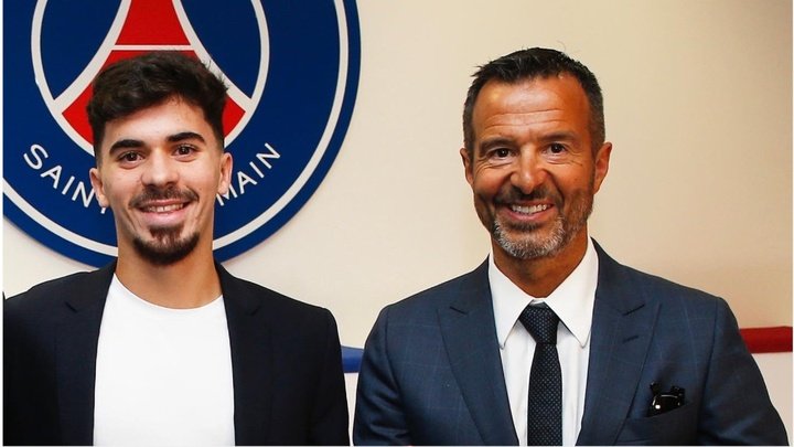 Vitinha joins PSG in club's first off-season signing. Twitter/PSG_inside