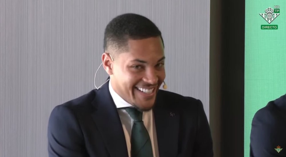 Vitor Roque was presented as a new Betis player on Monday. YouTube/RealBetis