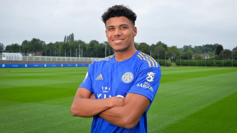 Leicester assina com James Justin até 2024