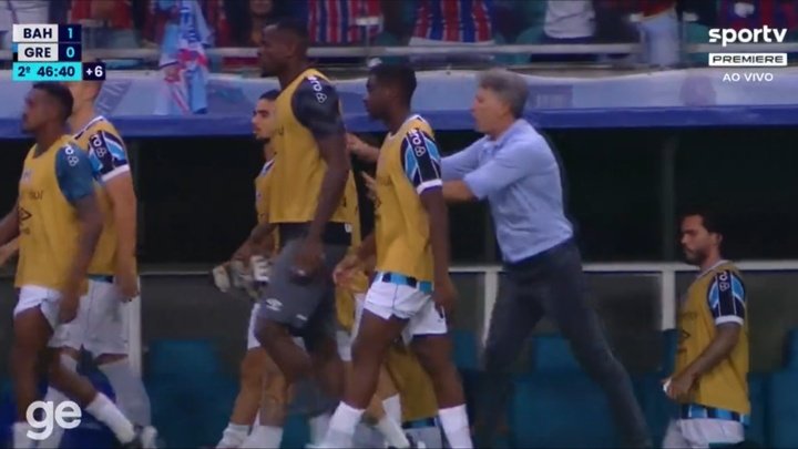 Tensión en Gremio: el entrenador mandó abandonar el campo al banquillo tras una roja a Diego Costa