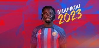 Diounkou fica no Barcelona até 2023.AFP