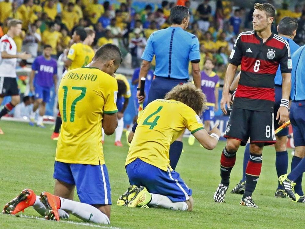 Marco Antonio Rodríguez arbitró uno de los partidos más tristes de la historia de Brasil. EFE