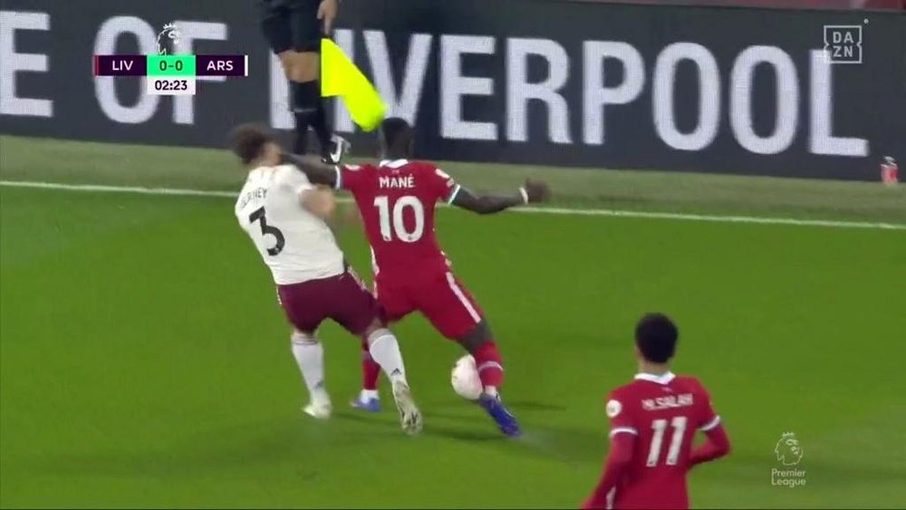 Liverpol-Arsenal card controversy. Screenshot/DAZN