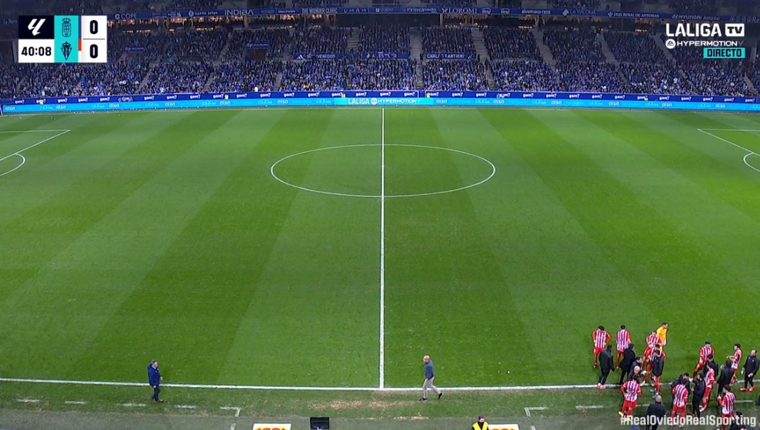 Oviedo, Sporting y árbitros, a vestuarios: ¡el derbi se detuvo 15 minutos!