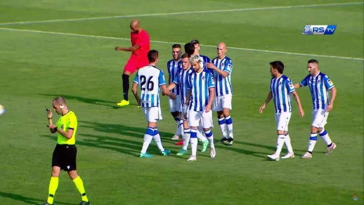 La Real golea a la SD Huesca en su primera toma de contacto