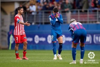 El Eibar sentenció sus opciones de pelear por el ascenso directo tras un nuevo empate ante el Sporting (2-2). El conjunto 'armero' llegó a ponerse por debajo en el marcador por 2 goles.