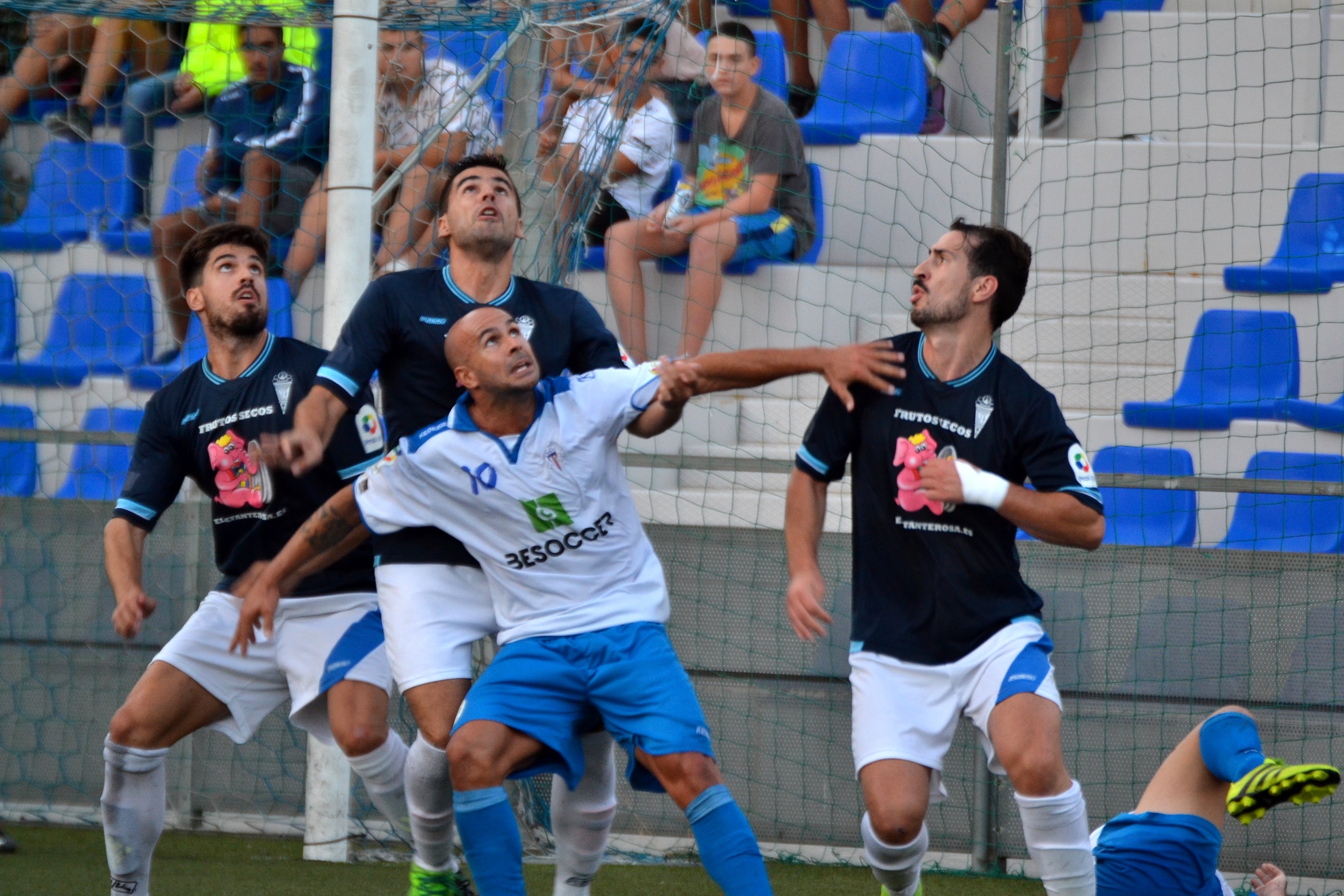 El Palo da un paso al frente y vence al Guadix