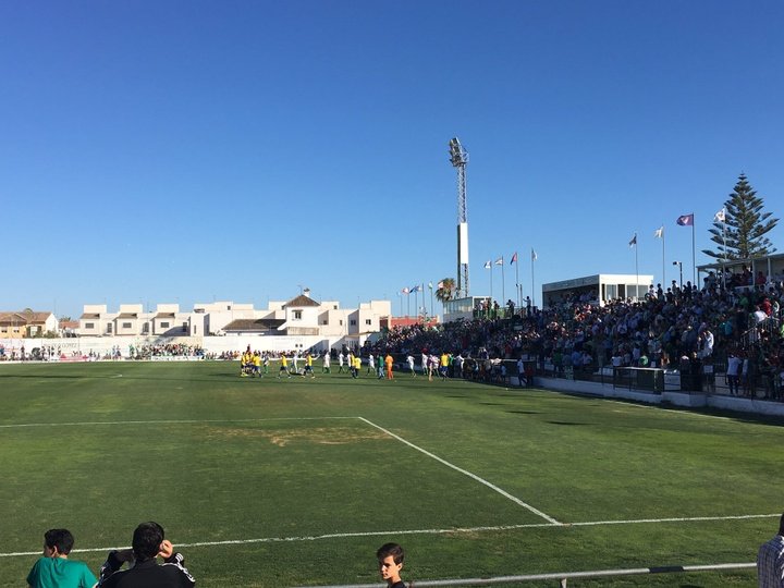 El Sanluqueño remonta la eliminatoria ante Las Palmas Atlético y está a una ronda de Segunda B