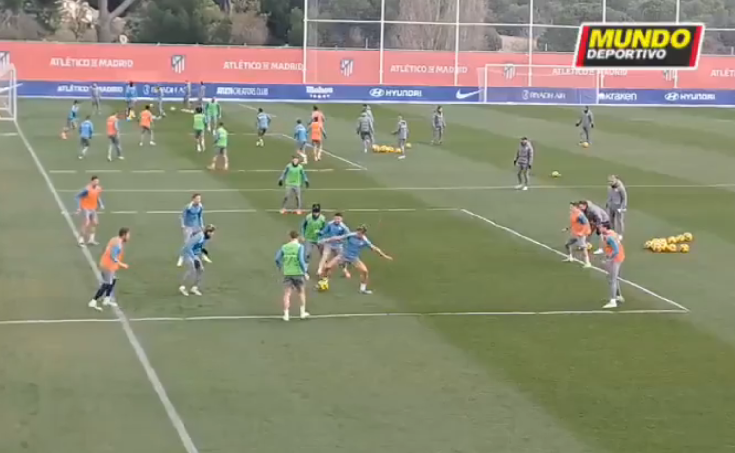 Gallagher apunta a entrar por Lino en el XI contra el Barça