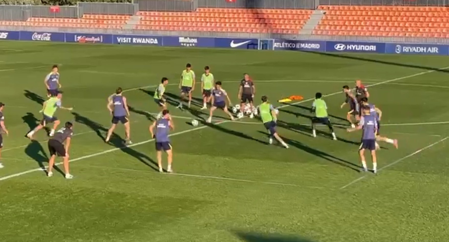 Julián Álvarez y Hancko se ejercitaron al margen. Captura/MundoDeportivo