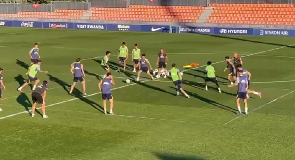 Alvarez and Hancko are doubts for Atletrico's trip to Anfield. Screenshot/MundoDeportivo