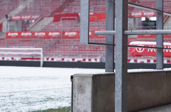 Mainz 05 e Union Berlin confirmaram nesta quinta-feira que o jogo agendado para sexta-feira foi adiado devido às fortes nevascas que estão ocorrendo na Alemanha. A segurança dos torcedores fica comprometida devido às condições climáticas.