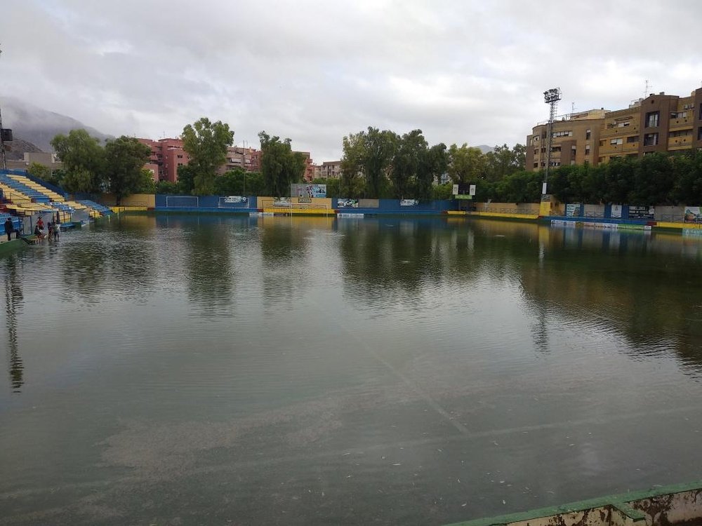 El estadio se inundió con el temporal Dana. Twitter/OrihuelaCF