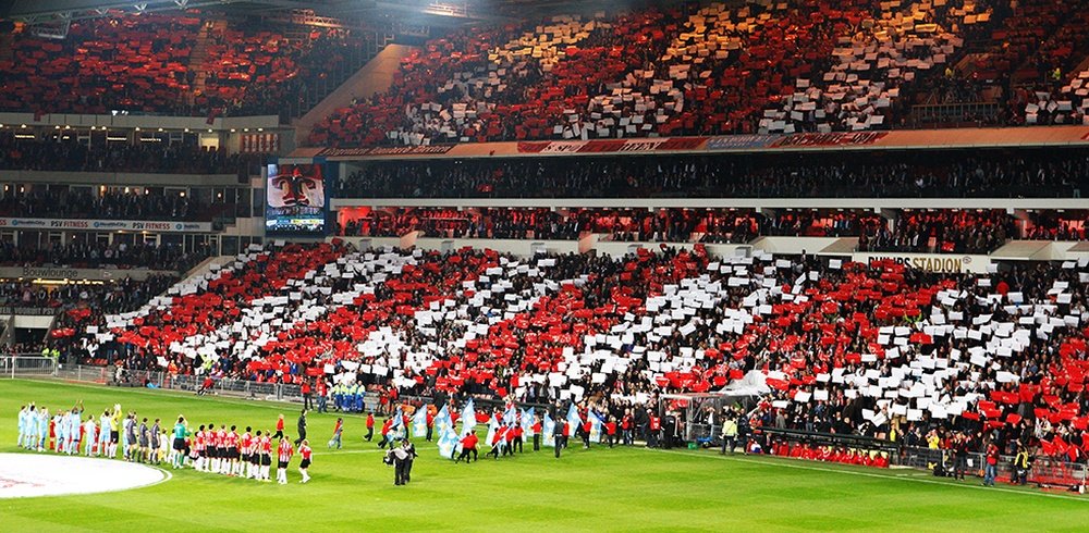 Imagen del estadio del PSV Eindhoven, el Philips Stadion, durante un partido del equipo. PSV