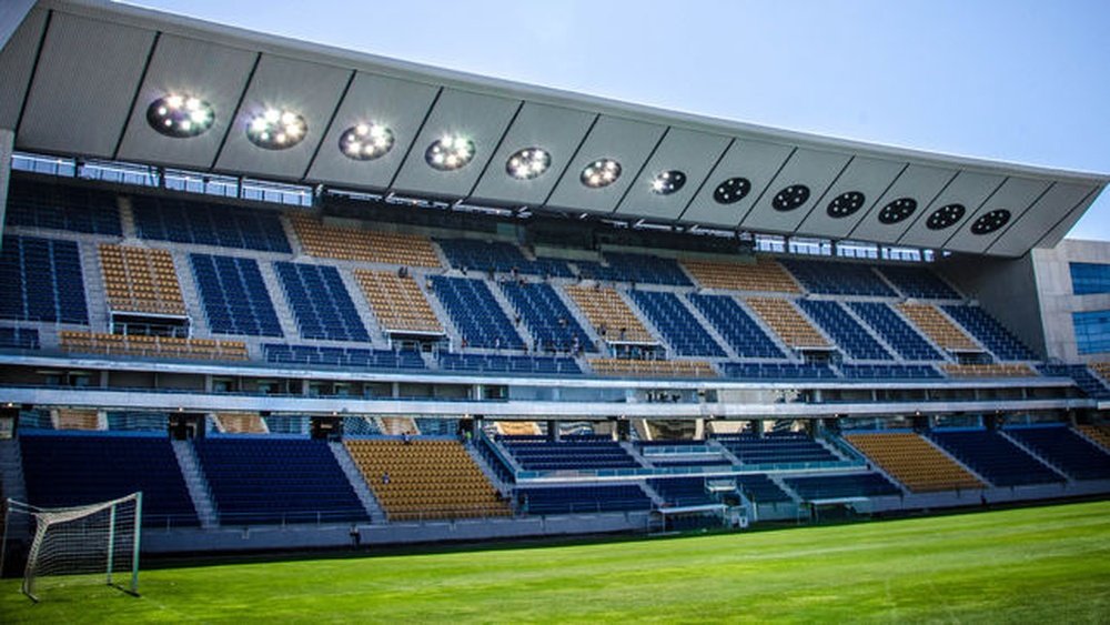 El estadio Ramón de Carranza tendrá que lucir ese nombre por ahora. EFE