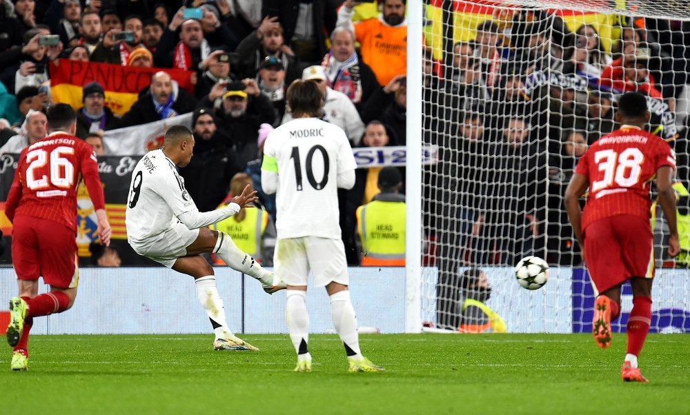 Kylian Mbappe missed the chance to equalise from the spot. EFE