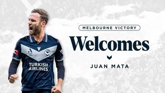Juan Mata signe au Melbourne Victory. gomvfc