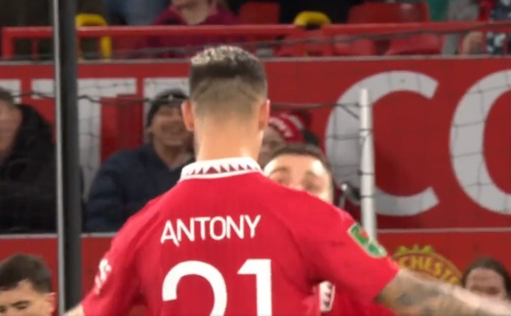 El United venció por 3-0 al Charlton Athletic. Captura/DAZN