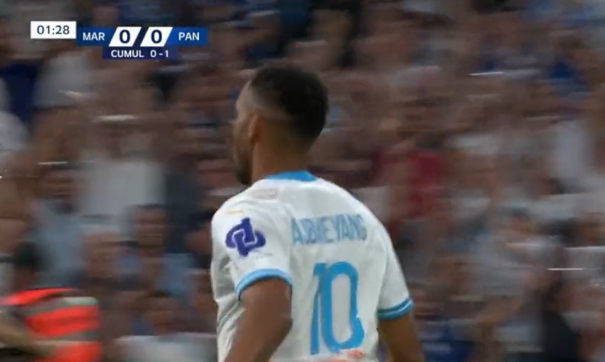 Aubameyang marcó su primer gol con el Marsella. Captura/M6