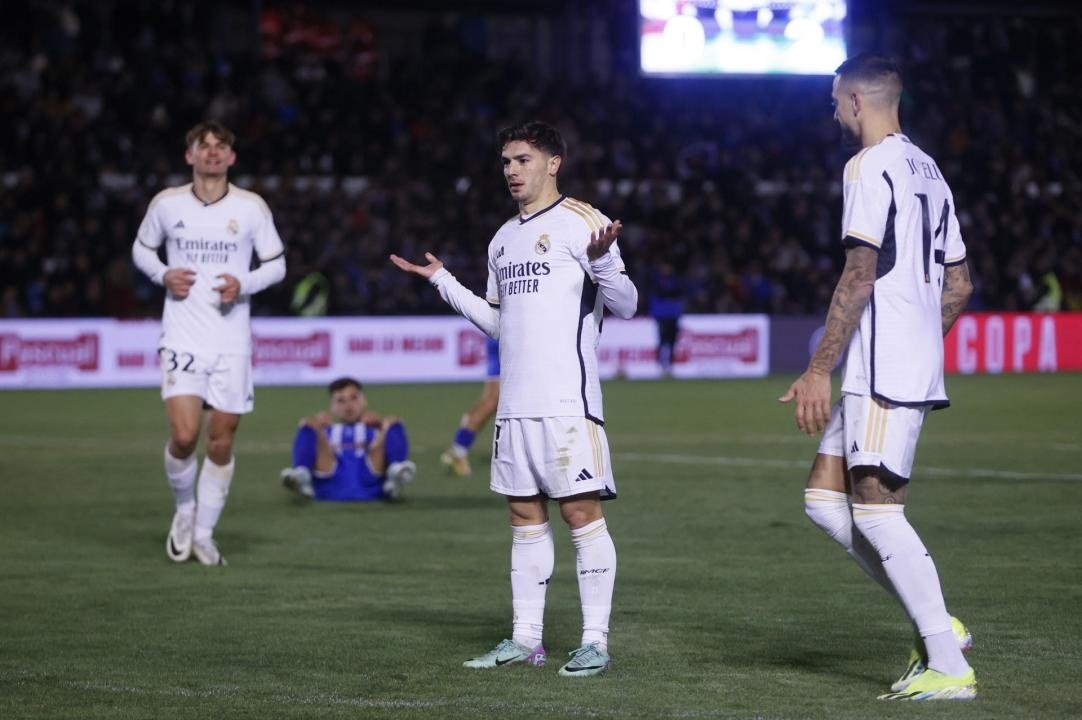 Reigning champions Real Madrid secured their place in the Copa del Rey last 16 with a 3-1 win at fourth-tier Arandina on Saturday.