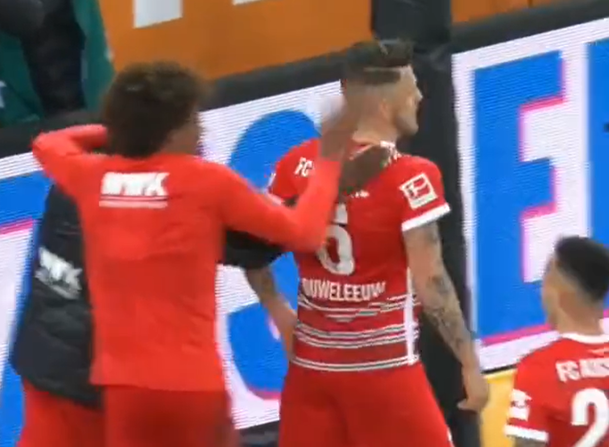Jensen alivia las penas del Augsburg en el 88'