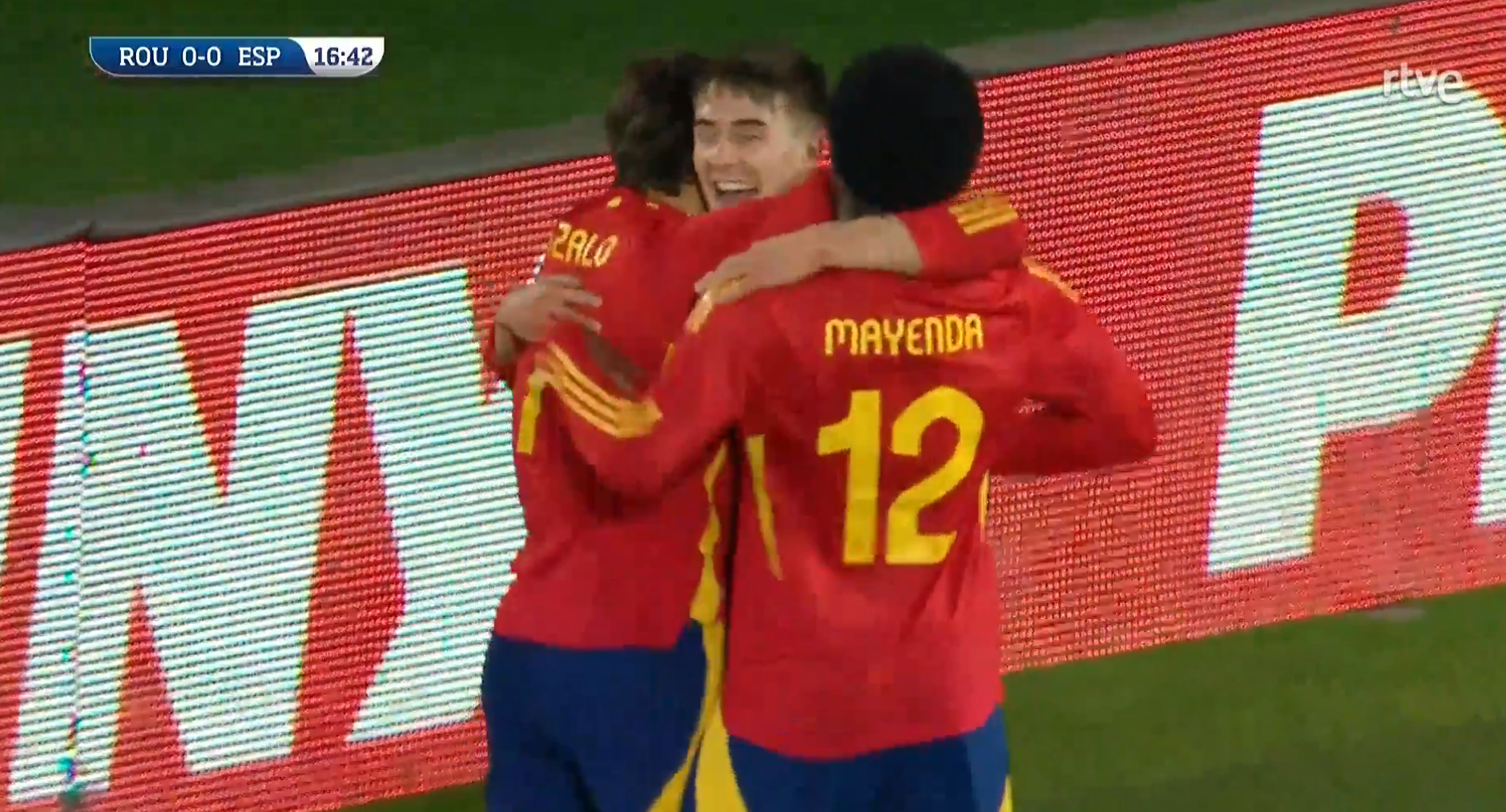 La Selección Española Sub 21 mantuvo su pleno de victorias en la fase de clasificación al Europeo tras vencer por 0-2 a Rumanía. 'La Rojita' fue muy superior y lo refrendó en el marcador gracias a los goles de Gonzalo García e Iván Fresneda.