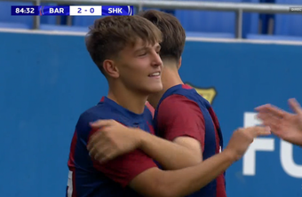 El FC Barcelona sub 19 consiguió una nueva victoria en la fase de grupos de la UEFA Youth League tras superar por 2-0 al Shakhtar Donetsk. Los goles de Noah Darvich y Juan Hernández fueron suficientes para mantener el invicto del conjunto azulgrana.