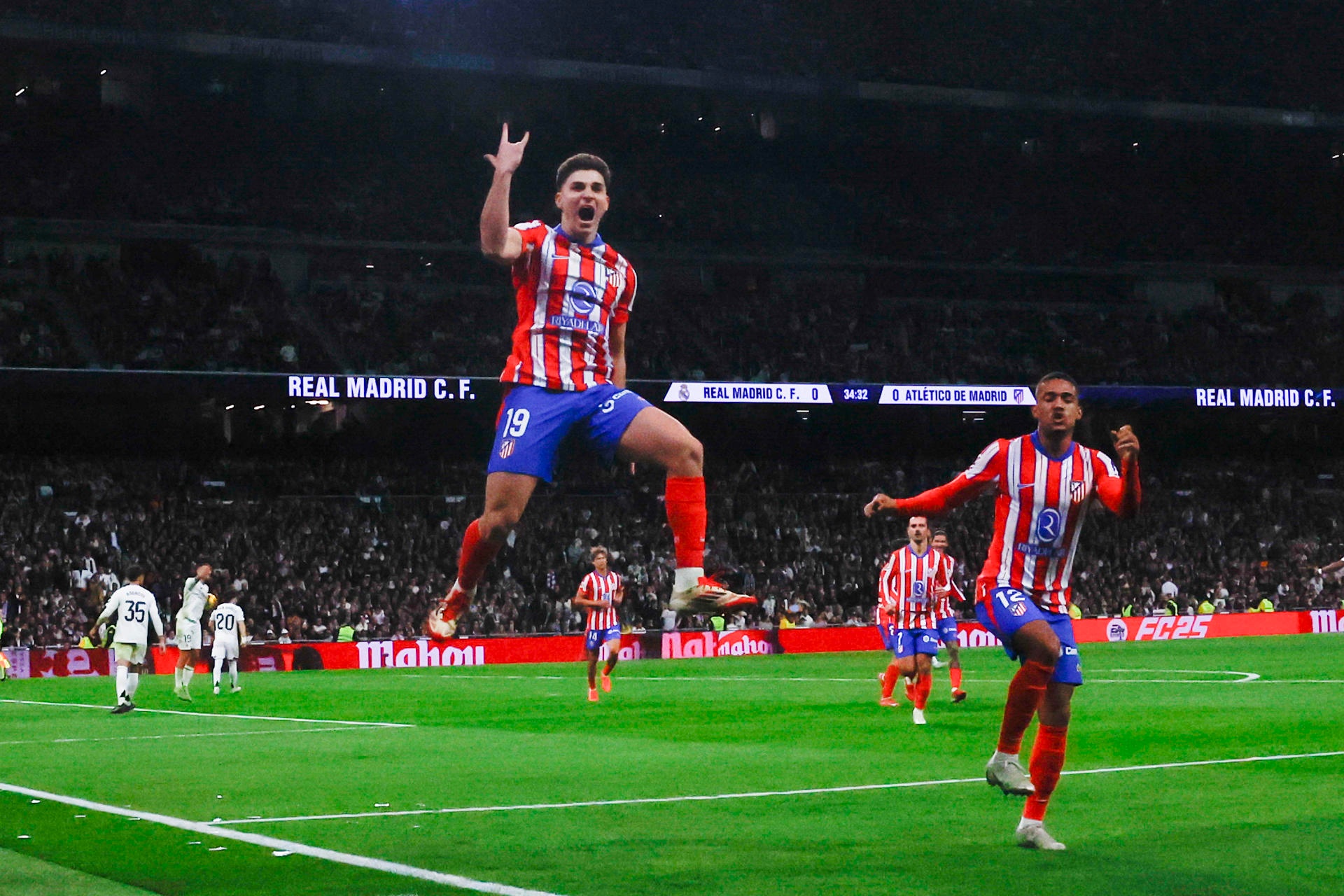 Julian Alvarez's agent drops Barcelona hints amid Atletico stance
