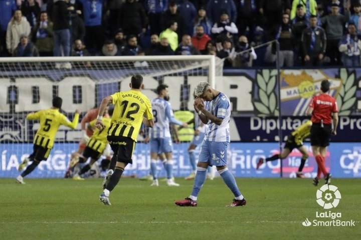 El Málaga alimenta su lenta agonía en La Rosaleda