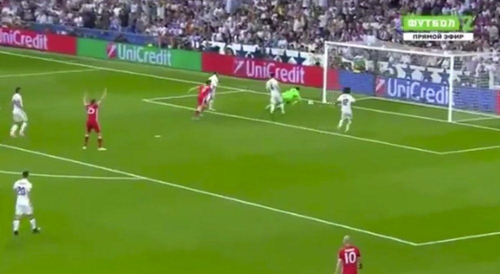 Imagen del gol de Ramos en propia puerta ante el Bayern. Twitter