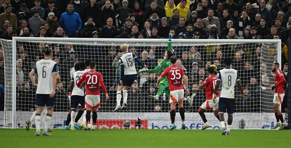 El Tottenham se clasificó para las semifinales de la EFL Cup. EFE