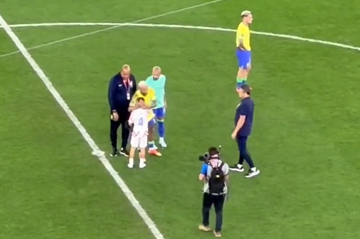 La ternura no entiende de colores: el hijo de Perisic consoló a Neymar tras la eliminación