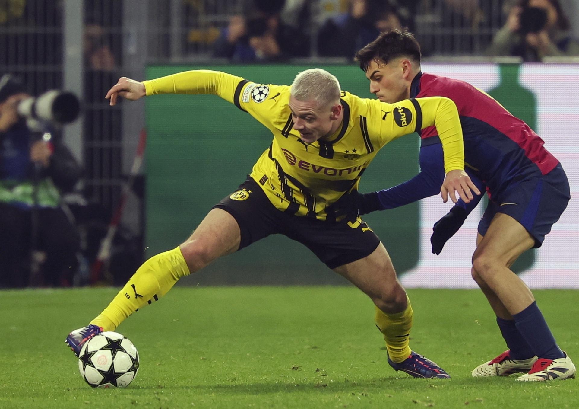 Ryerson se desplomó en el descanso del Borussia-Barça y fue sustituido