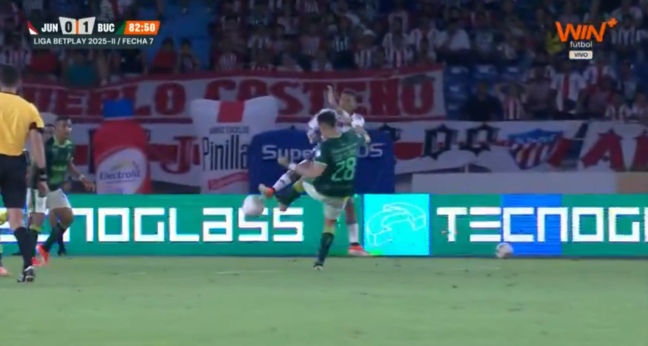 El líder de la polémica: 2-1 con tres penaltis... ¡y el VAR estropeado!