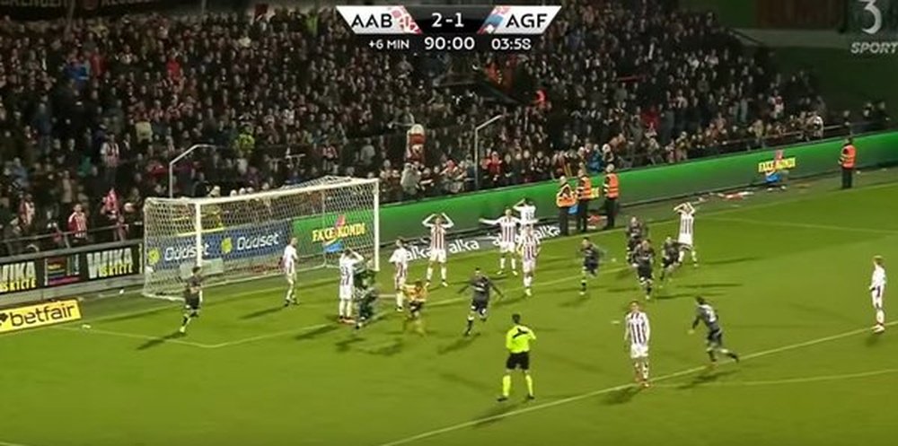 Imagen del partido entre Aalborg BK y AGF Aarhus en la Liga Danesa. Football24
