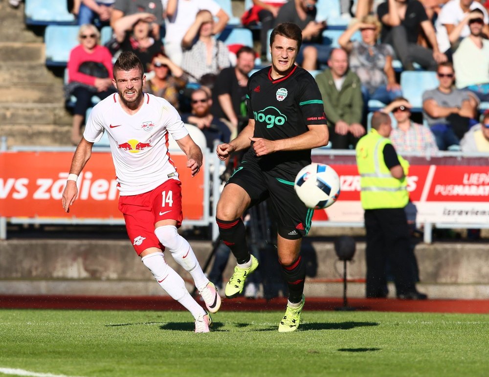 Imagen del partido entre el Liepajas y el Red Bull Salzburgo, en el que los austriacos han logrado la victoria por 0-2. RedBullSalzburg