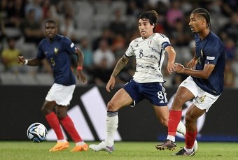 Italia sconfitta nella prima giornata dell'Europeo Under 21. Gli Azzurrini di Nicolato perdono 2-1 al debutto contro la Nazionale Francese ma la mancanza della goal-line technology nega un gol agli azzurri.