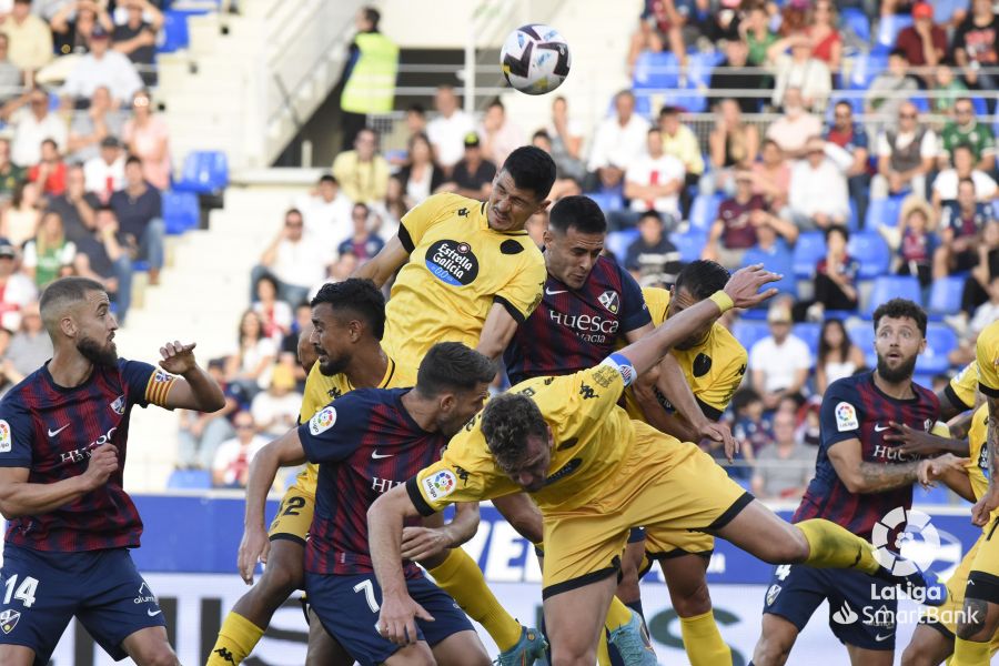 SD Huesca y Lugo se perdonan la vida en la batalla de El Alcoraz